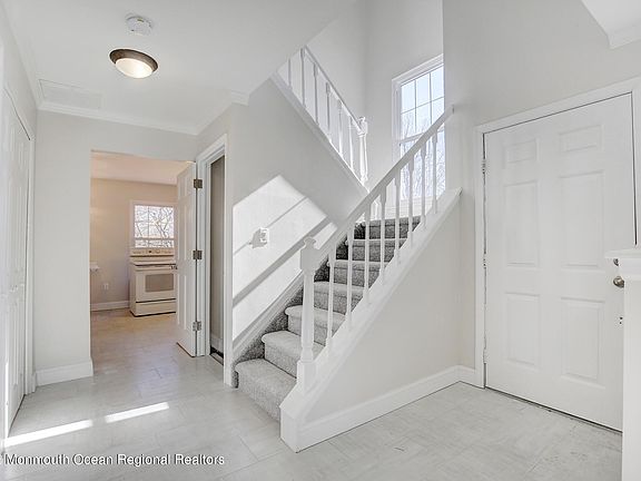 5th image of 1 Byrnes Ln W