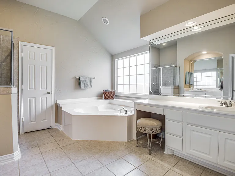 636 King Lionel Ln — Photo 22