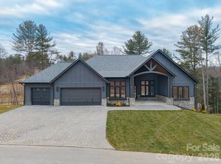 132 Sunridge Ave, Horse Shoe, NC 28742