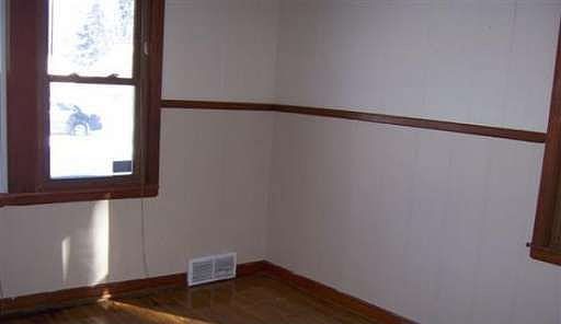 3rd image of 1374 Ames Ave