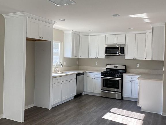 Kitchen, Refrigerator is also installed