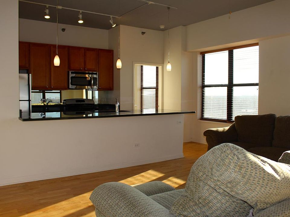1st image of 1122 W Catalpa Ave APT 716