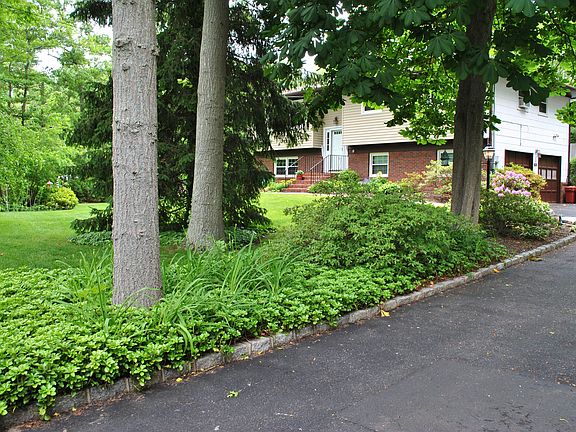 LG DRIVE / PLENTY OF PARKING