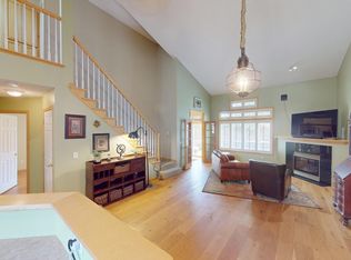 915 Kimberly Ln, Chanhassen, MN 55317
