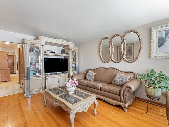 4th image of 2709 S 60th Ct