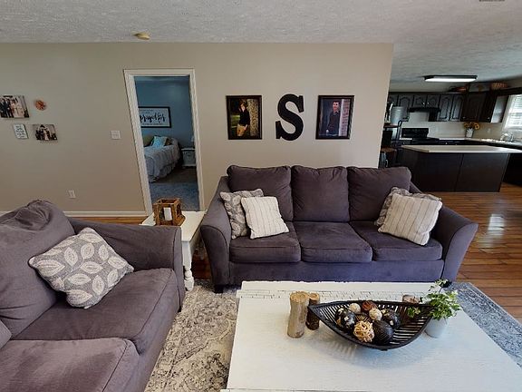 3rd image of 110 Benjamin Dr