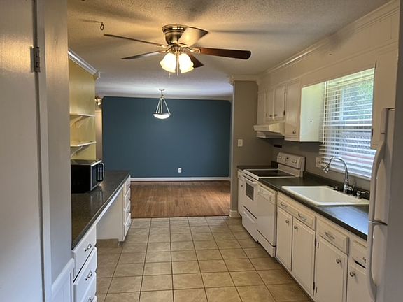 4th image of 3013 Chestnut View Dr