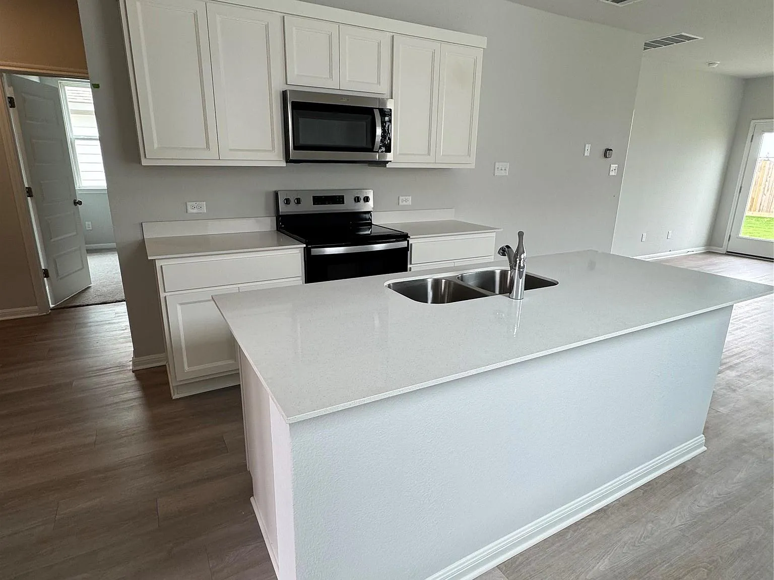 3 bed, 2.0 bath, 1288 sqft, $1,795 — Photo 4