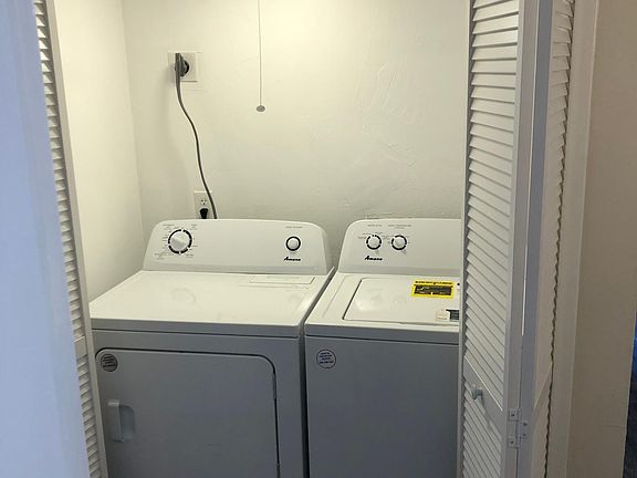 5th image of 183-2601 W Broadway Blvd #183