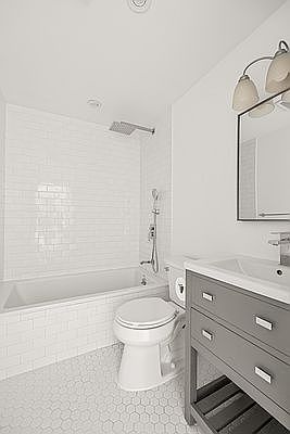 4th image of 411 Throop Ave #1