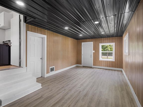 3rd image of 7 Avenue B