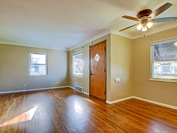 3rd image of 2832 Heresford Dr