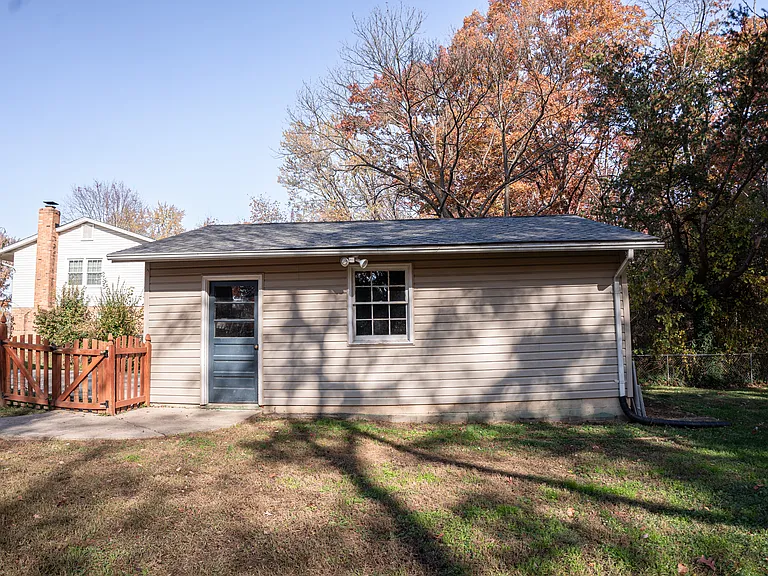 Dettached garage