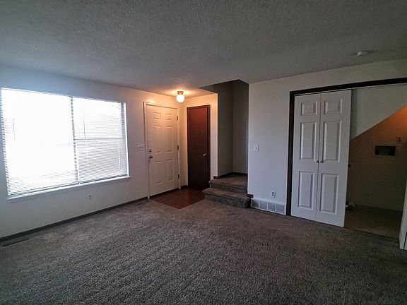 5th image of 1919 Meadow Dr APT 2