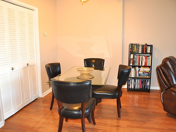 4th image of 4400 Hillcrest Dr APT 302B
