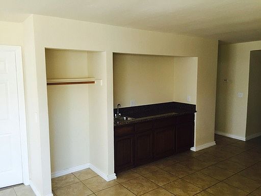 4th image of 630 Holly St