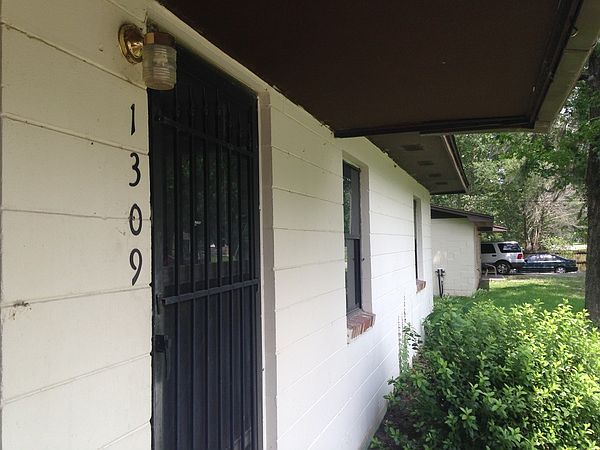 1st image of 1309 Ruby St