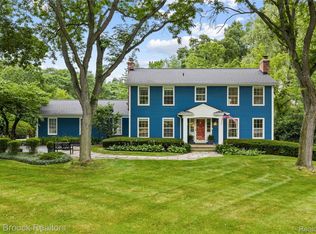 578 Woodway Ct, Bloomfield Hills, MI 48302