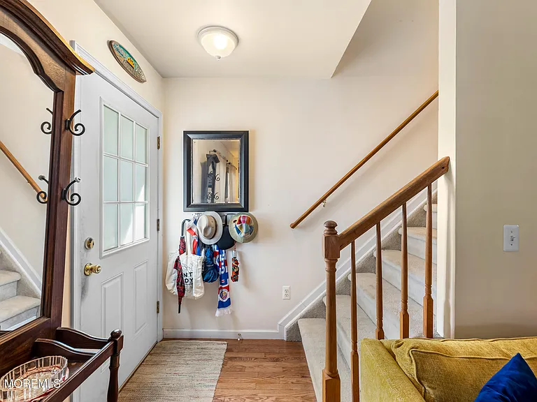 105 Wayside Dr — Photo 6