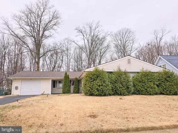 90 E River Dr, Willingboro, NJ 08046