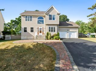 17 Western Ave, Edison, NJ 08817