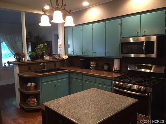 Kitchen w/granite countertop