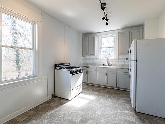5th image of 1547 Ambrose Ave