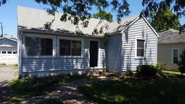 120 E North St photo 1