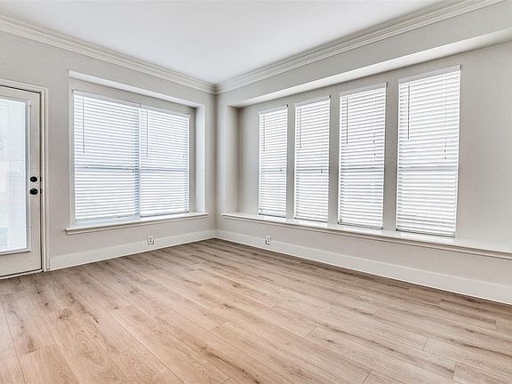 3rd image of 5125 Emmeryville Ln #5125