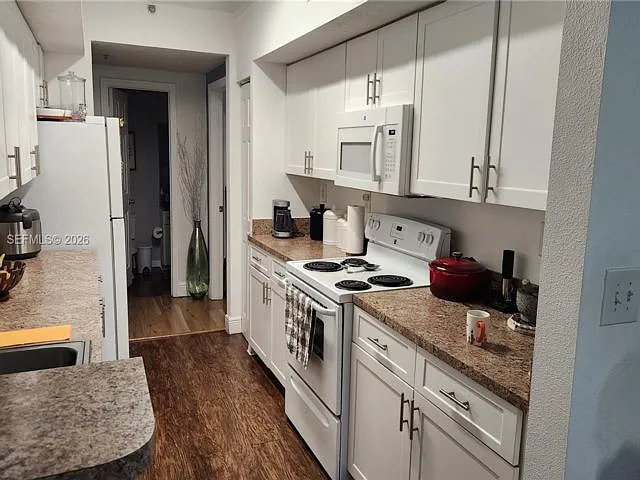 2 bed, 2.0 bath, $2,400 — Photo 2