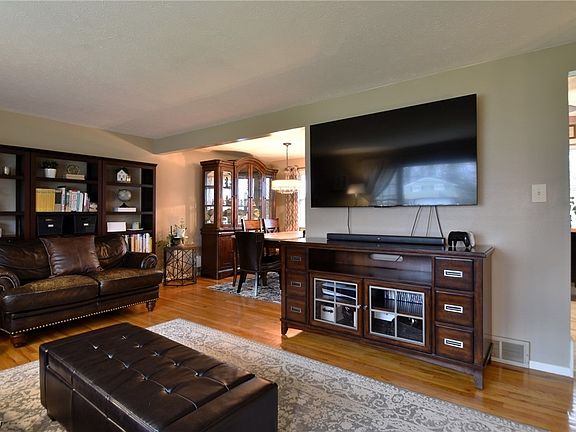 4th image of 2396 Sherwin Dr