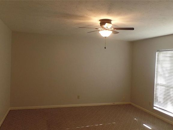 3rd image of 3925 Acorn Green Dr
