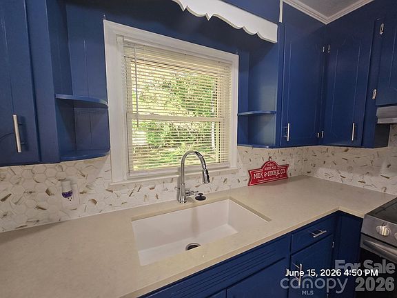 3rd image of 1050 S Lake Dr