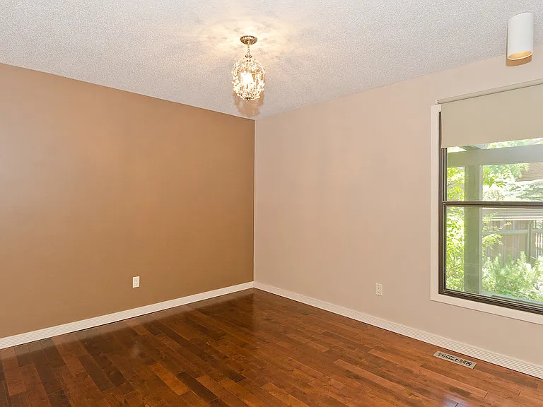 740 Coach Bluff Cres SW — Photo 18