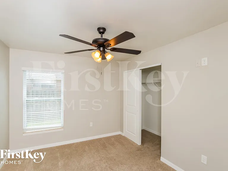 1932 Gloria Cir NE — Photo 10