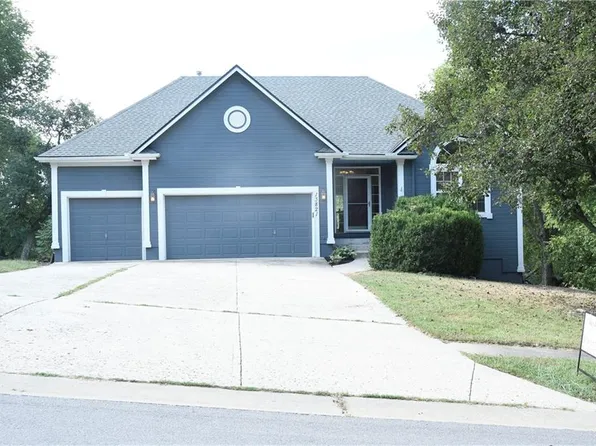 13821 Grove Ave, Bonner Springs, KS 66012