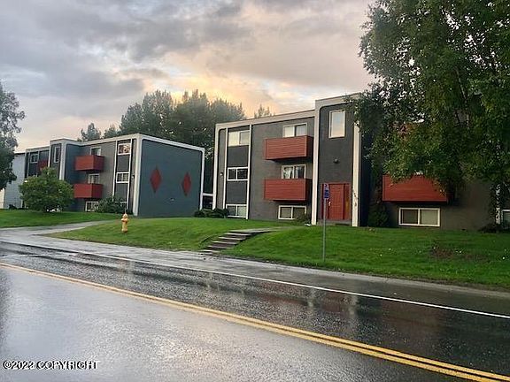 2nd image of 1840 Beaver Pl
