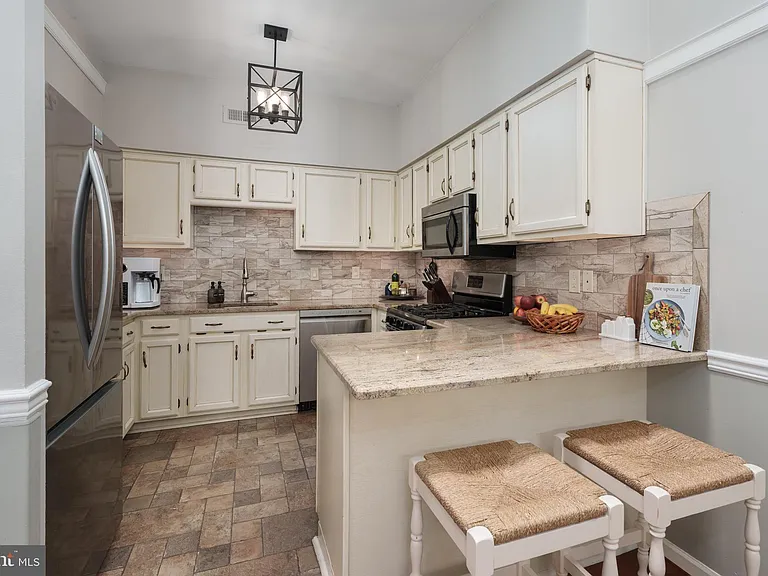 9 Woodmont Dr — Photo 11