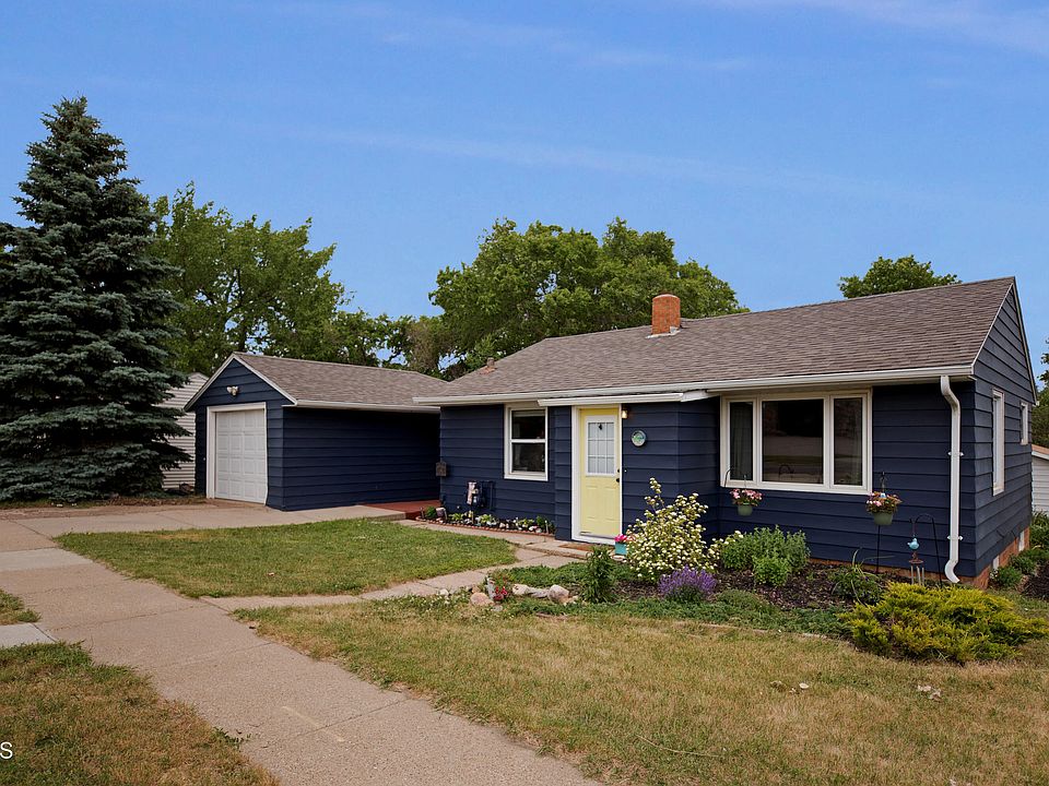 1st image of 409 7th St N