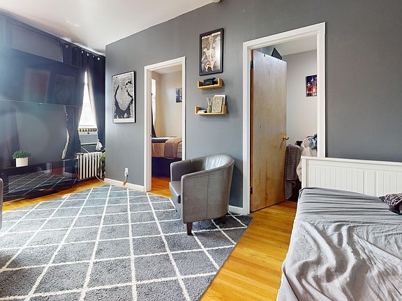3rd image of 165 Mulberry St APT 13
