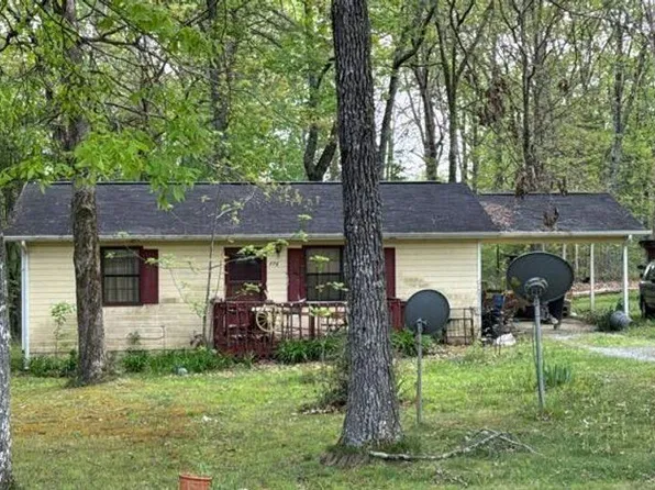 776 Woodlands Cir, Crossville, TN 38571