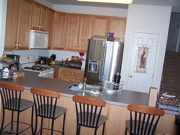 2nd image of 33 Meadow Cir