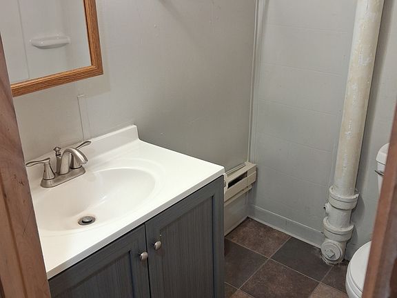 2nd image of 821-823 Ravencrest Ave #821