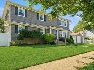 2800 Pacific St, Bellmore, NY 11710