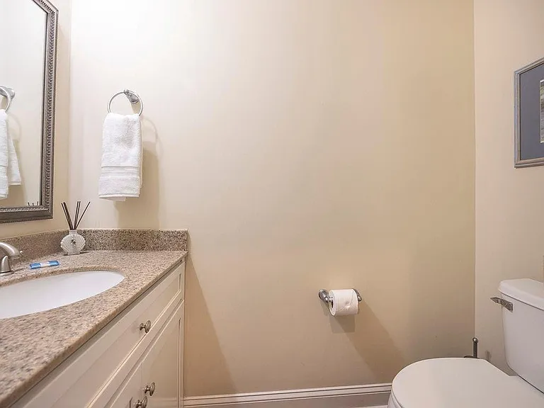 802 Reserve Ln — Photo 32