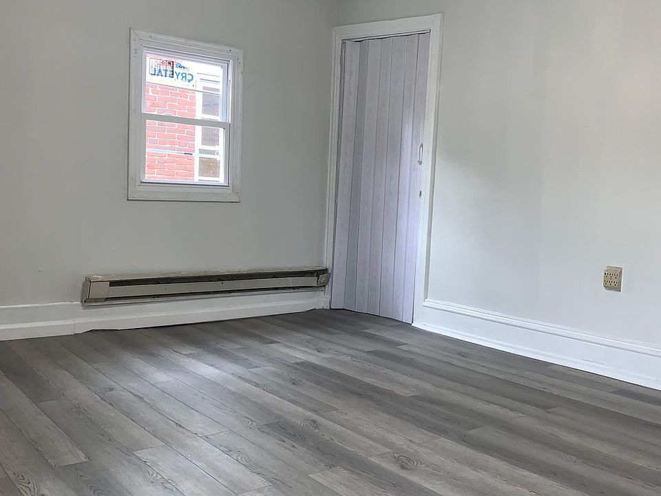 Spacious bedroom