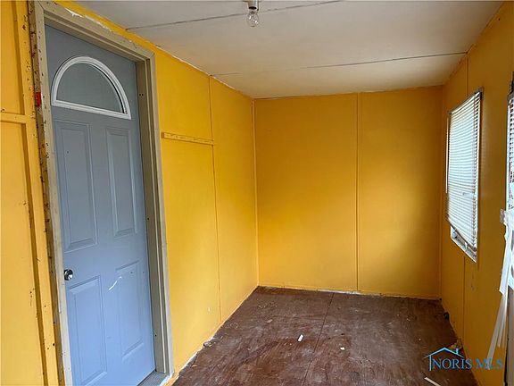 5th image of 414 Elm St