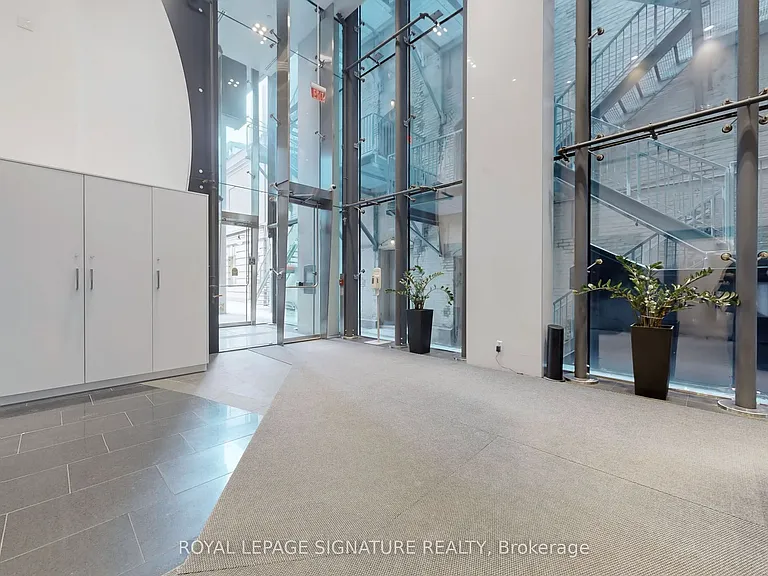 224 King St W #1406 — Photo 32