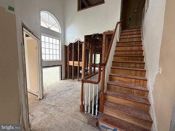 5th image of 310 Overlook Ln