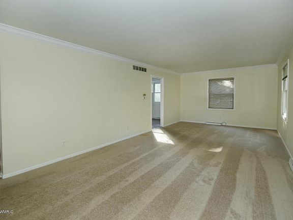 4th image of 5036 Stonehenge Dr